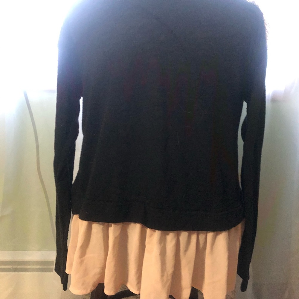 💎 5/$25 💎 Long sleeve top with fringe appliqué